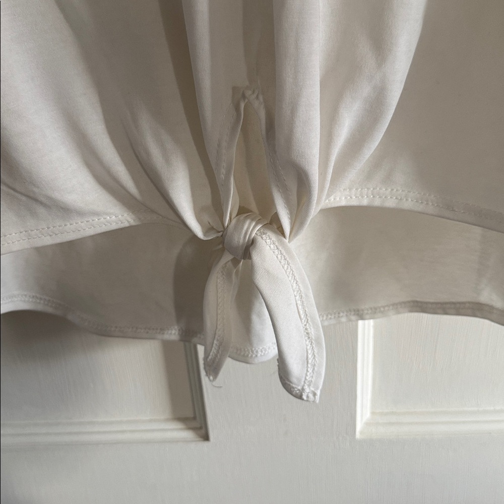 🌿 Green Envelope cream colored sleeveless tie front top. Size L. - Picture 4 of 5